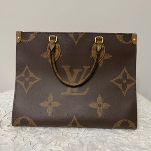 Like New Louis Vuitton Onthego MM Reverse Monogram
Work career style Tote Bag